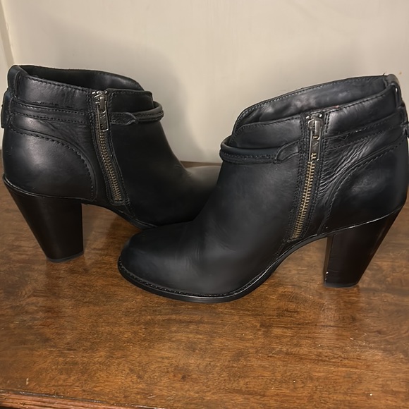 Frye Jenny Seam Blank Ankle Boots • SZ 8 - Picture 5 of 9